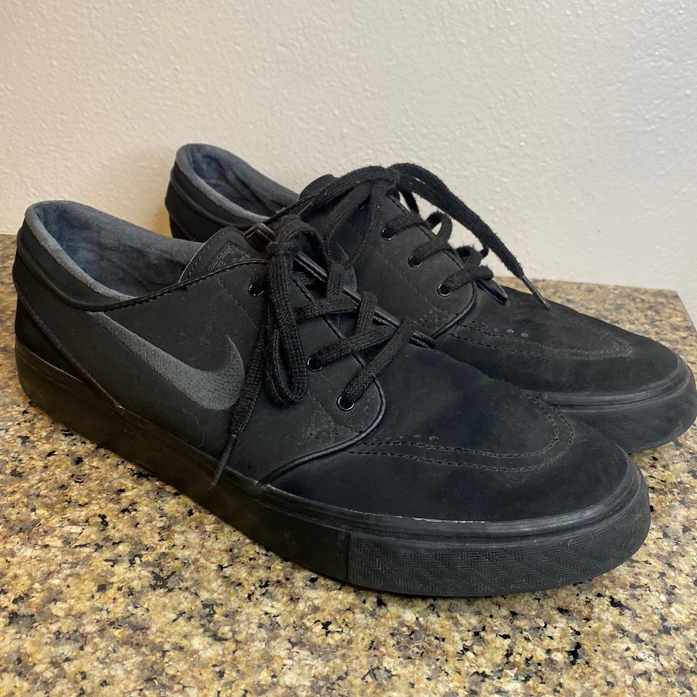 Men’s Black Nike Shoes, Size 10.5